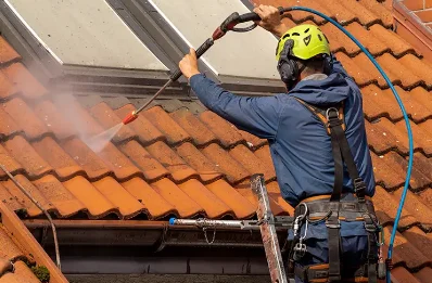 Démoussage et hydrofuge de toiture à Sanssat